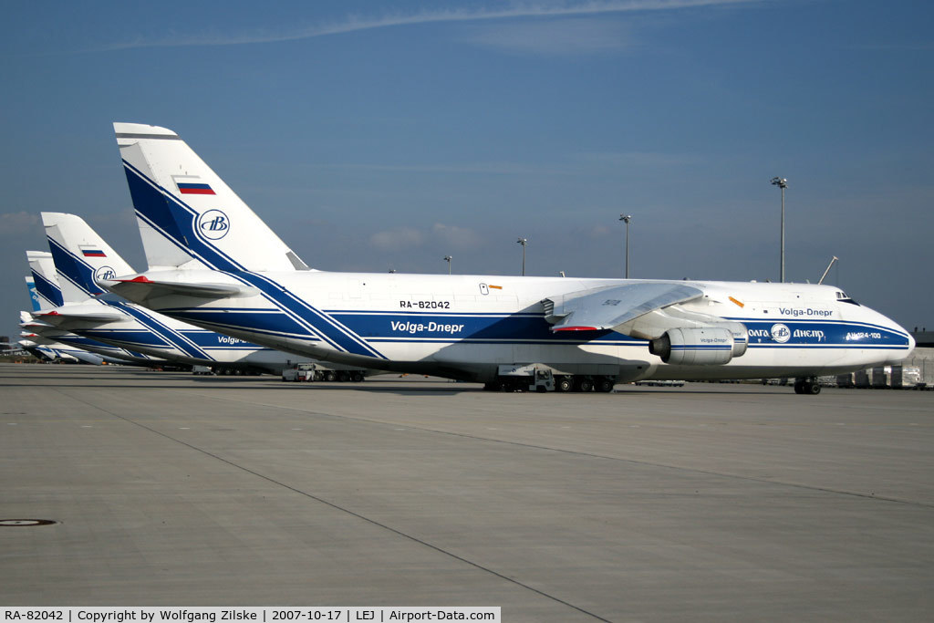 RA-82042, 1991 Antonov An-124-100 Ruslan C/N 9773054055093/0606, 5 x AN 124