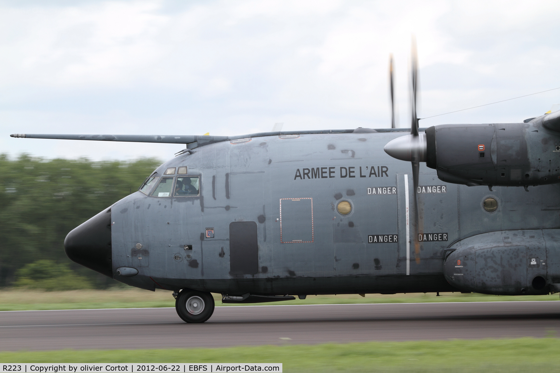 R223, Transall C-160R C/N 226, Landing at Florennes