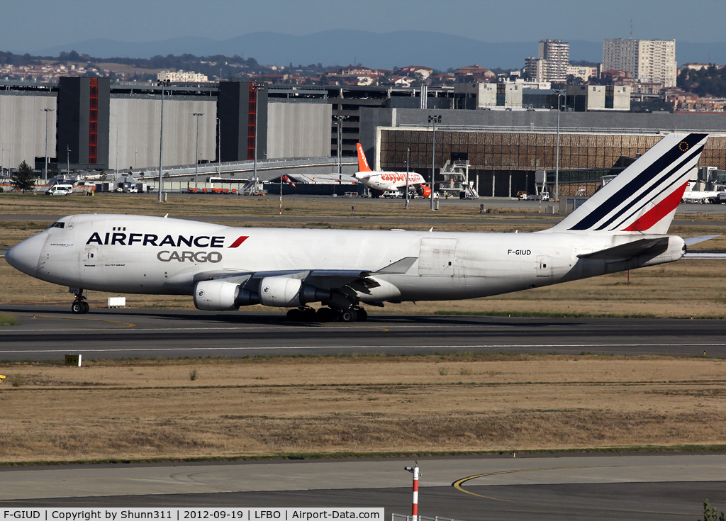 F-GIUD, 2004 Boeing 747-428F/ER/SCD C/N 32870, Taxiing to the Terminal in new Air France c/s