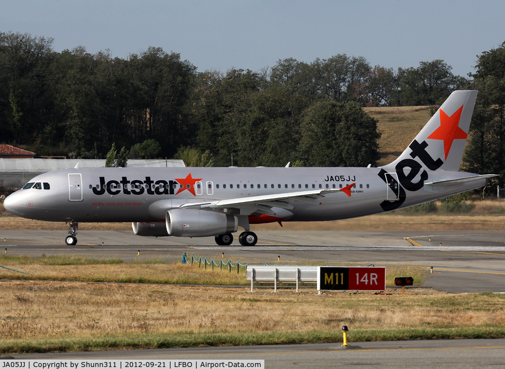 JA05JJ, 2012 Airbus A320-232 C/N 5274, Delivery day...
