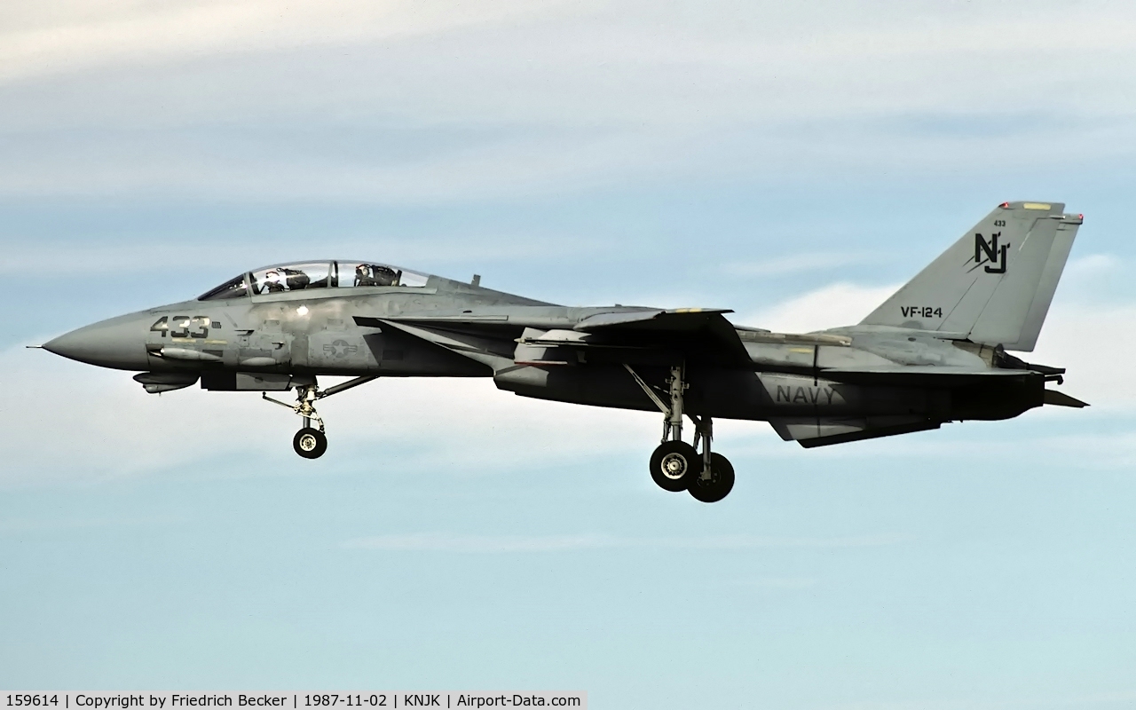 159614, Grumman F-14A-85-GR Tomcat C/N 161, on final at NAF El Centro