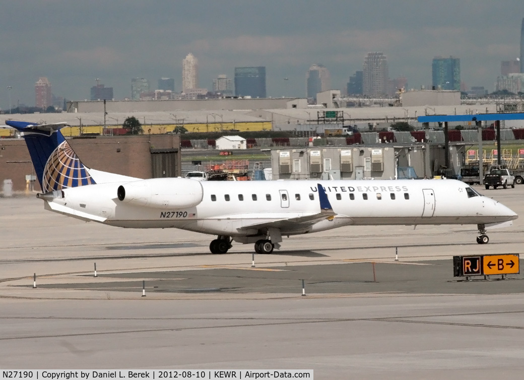 N27190, 2005 Embraer ERJ-145XR (EMB-145XR) C/N 14500934, A United Express ERJ taxies in after another shuttle flight from United's Cleveland hub.