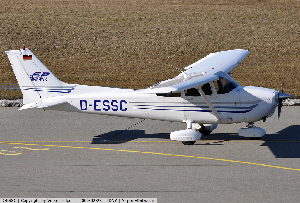 D-ESSC, Cessna 172S C/N 172S9538, at fdh