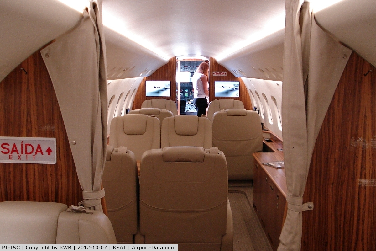 PT-TSC, 2012 Embraer EMB-135BJ Legacy 650 C/N 14501149, Interior looking forward