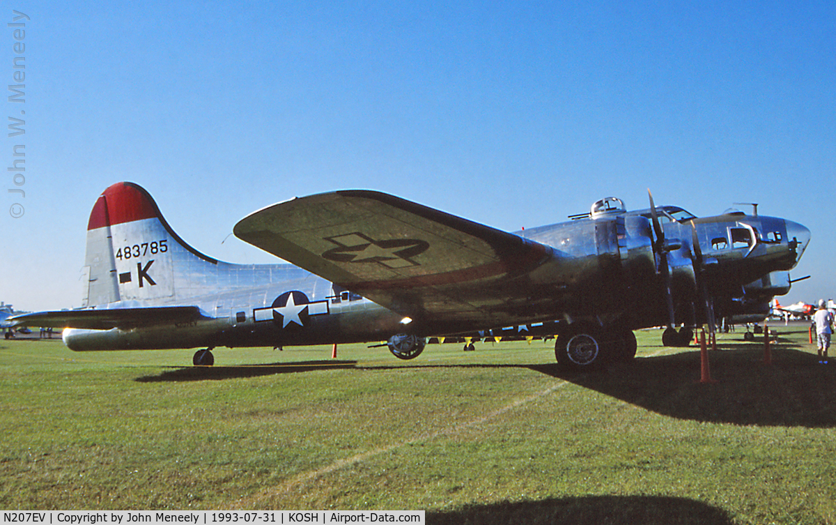 N207EV, 1944 Boeing B-17G Flying Fortress C/N 44-83785, 1993 Airventure