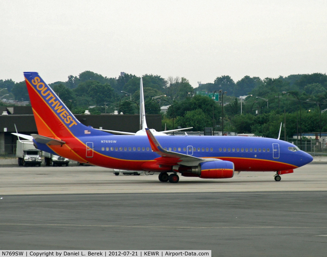 N769SW, 2000 Boeing 737-7H4 C/N 30588, These are still uncommon at Newark.