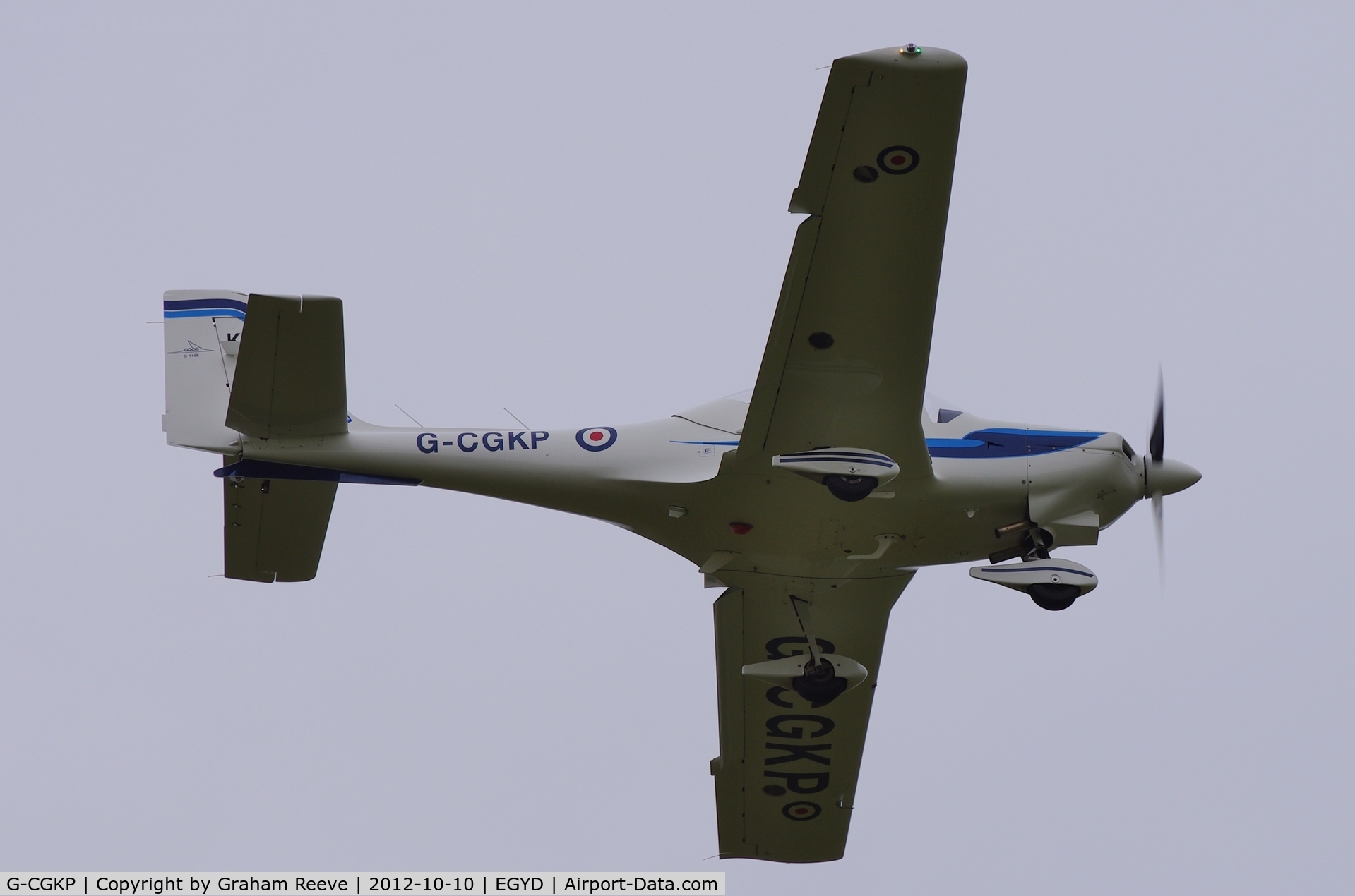 G-CGKP, 2009 Grob G-115E Tutor T1 C/N 82316/E, On finals.