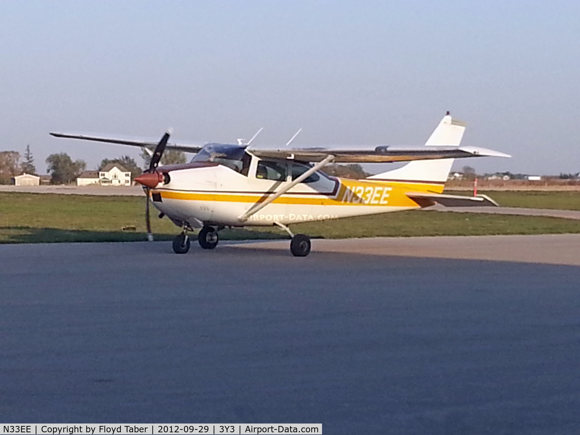 N33EE, 1969 Cessna 182M Skylane C/N 18259998, Jump plane at Winterset Skydiving club