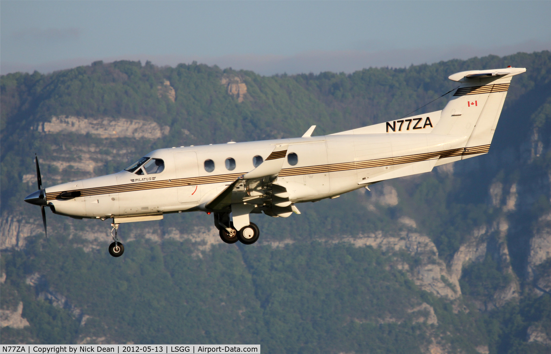 N77ZA, 1999 Pilatus PC-12/45 C/N 300, LSGG/GVA EBACE 2012