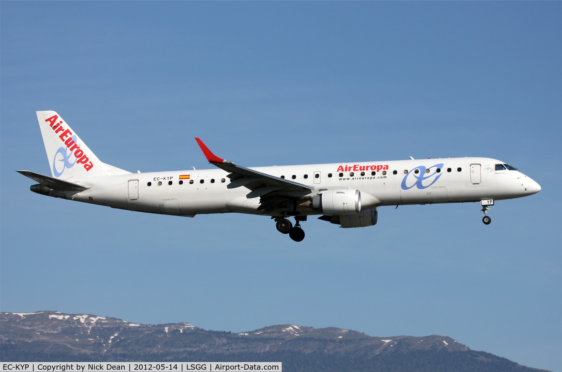EC-KYP, 2010 Embraer 195LR (ERJ-190-200LR) C/N 19000281, LSGG/GVA EBACE 2012