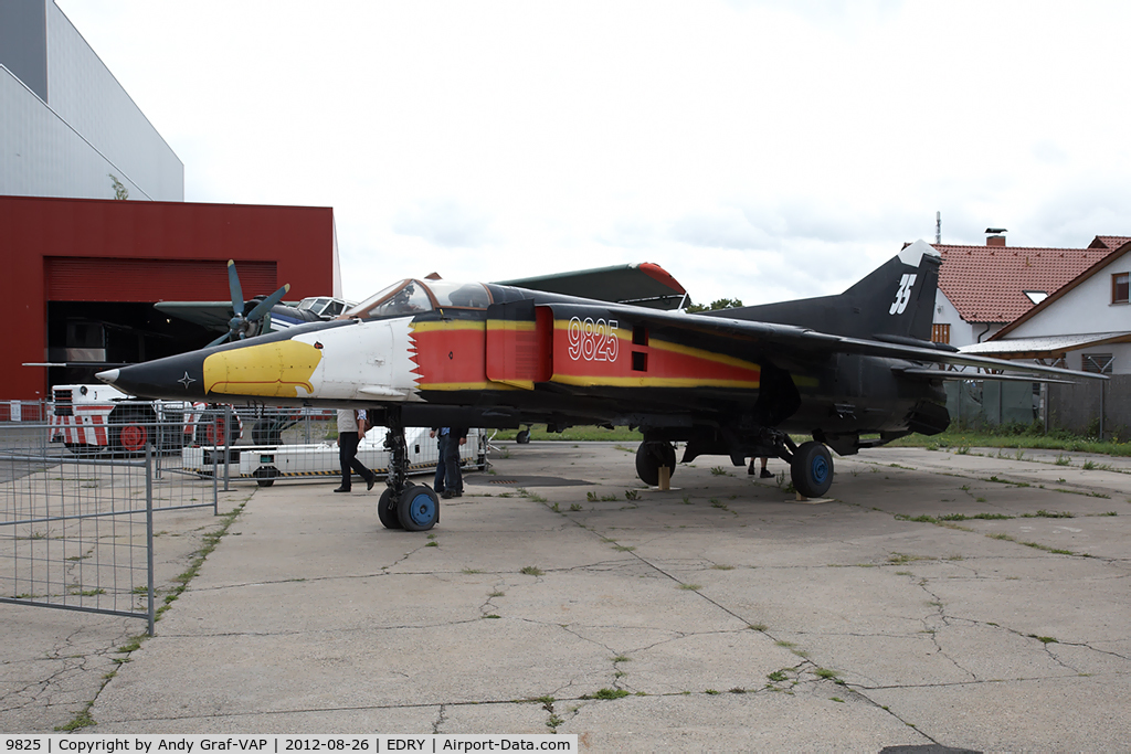 9825, 1982 Mikoyan-Gurevich MiG-23BN C/N 0393219825, Czech Air Force MIG 23