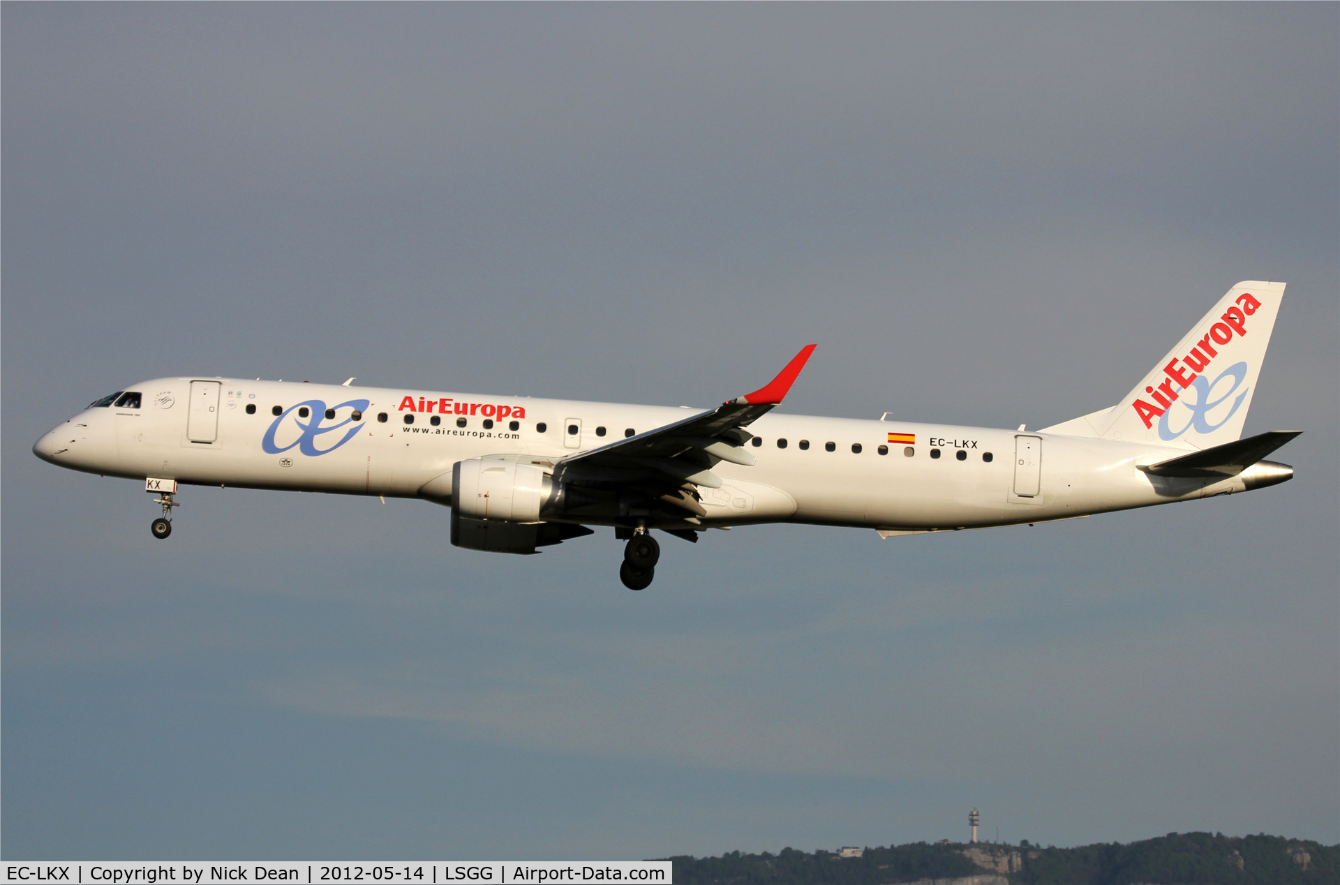 EC-LKX, 2011 Embraer 195LR  (ERJ-190-200LR) C/N 19000437, LSGG/GVA EBACE 2012
