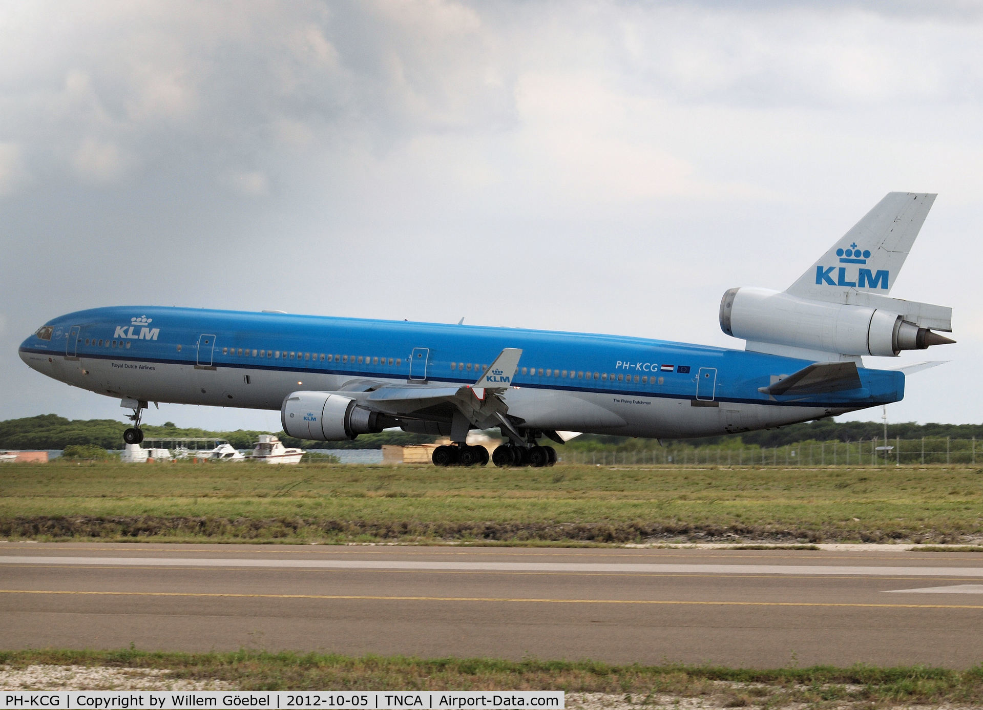 PH-KCG, 1995 McDonnell Douglas MD-11 C/N 48561, Landing on Aruba Airport Reina Beatrix