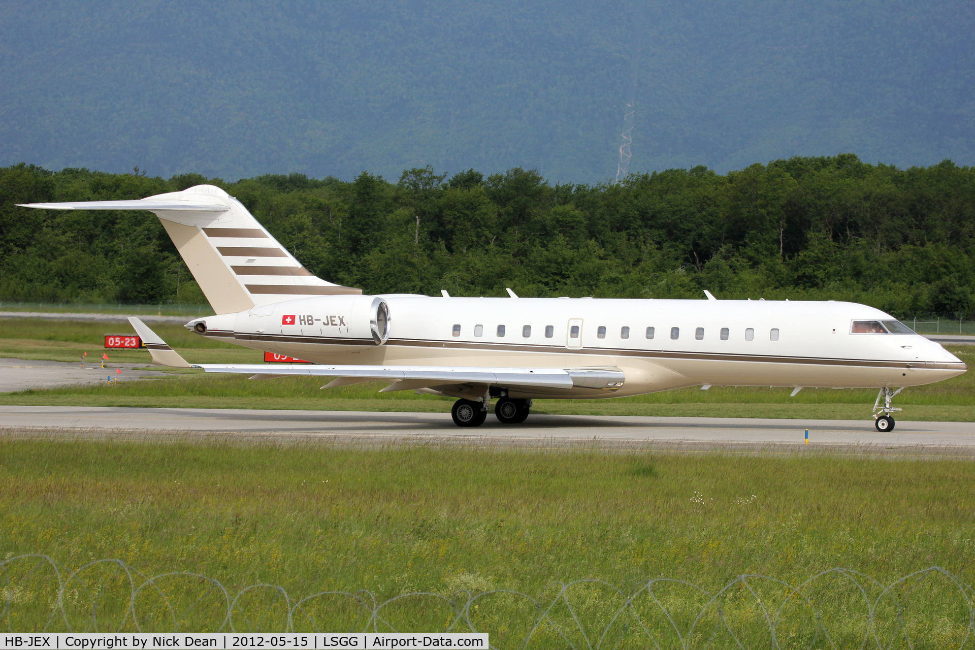 HB-JEX, 2005 Bombardier Global Express (BD-700-1A10) C/N 9145, LSGG/GVA EBACE 2012