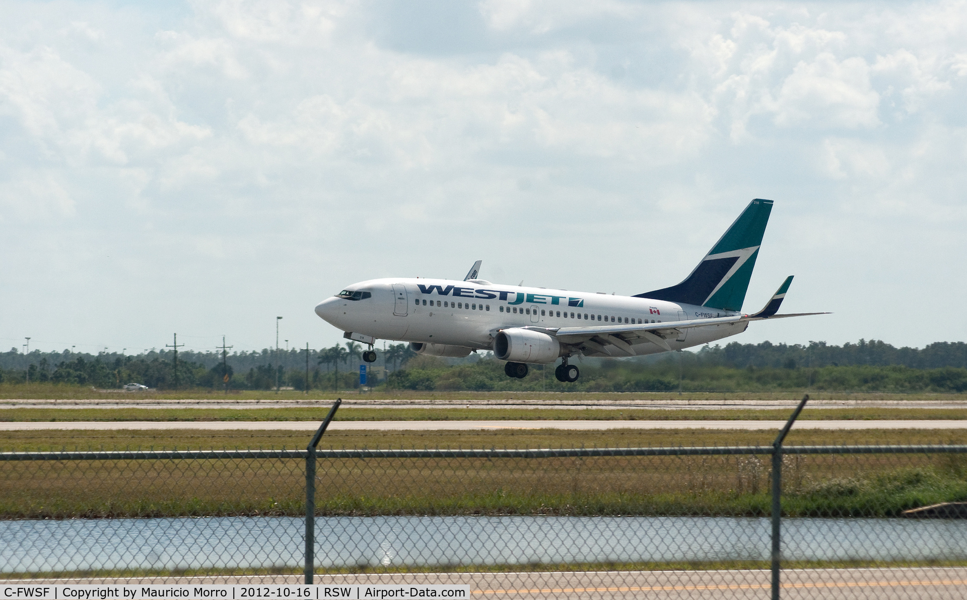 C-FWSF, 2003 Boeing 737-7CT C/N 32758, Arriving from Toronto