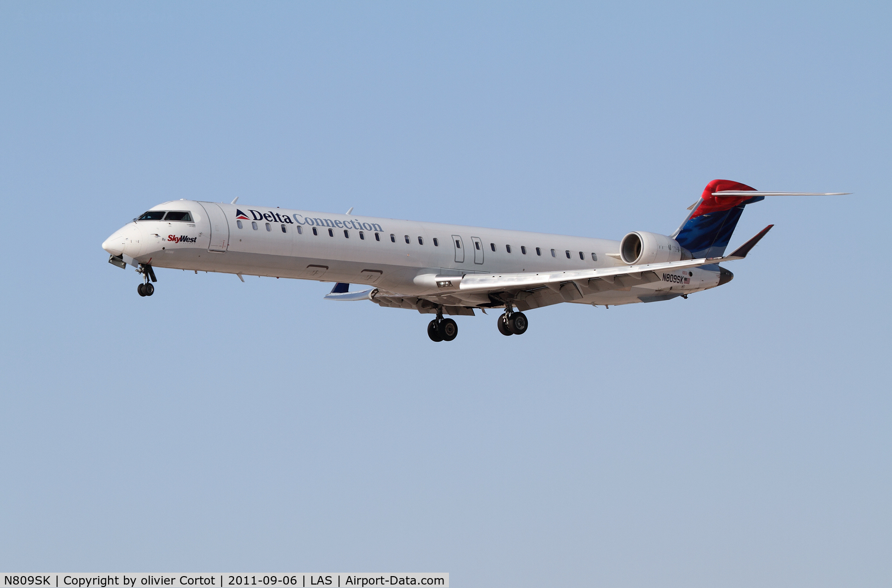 N809SK, 2006 Bombardier CRJ-900ER (CL-600-2D24) C/N 15086, landing at Vegas