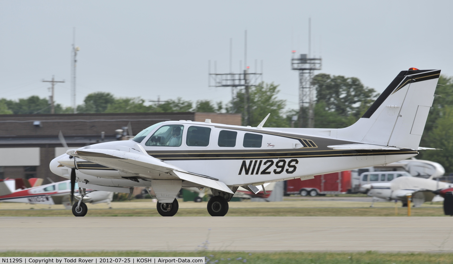 N1129S, 1997 Raytheon Aircraft Company 58 C/N TH-1812, Airventure 2012