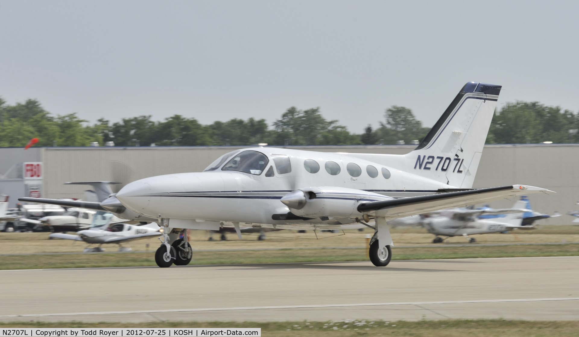 N2707L, 1980 Cessna 414A Chancellor C/N 414A0609, Airventure 2012
