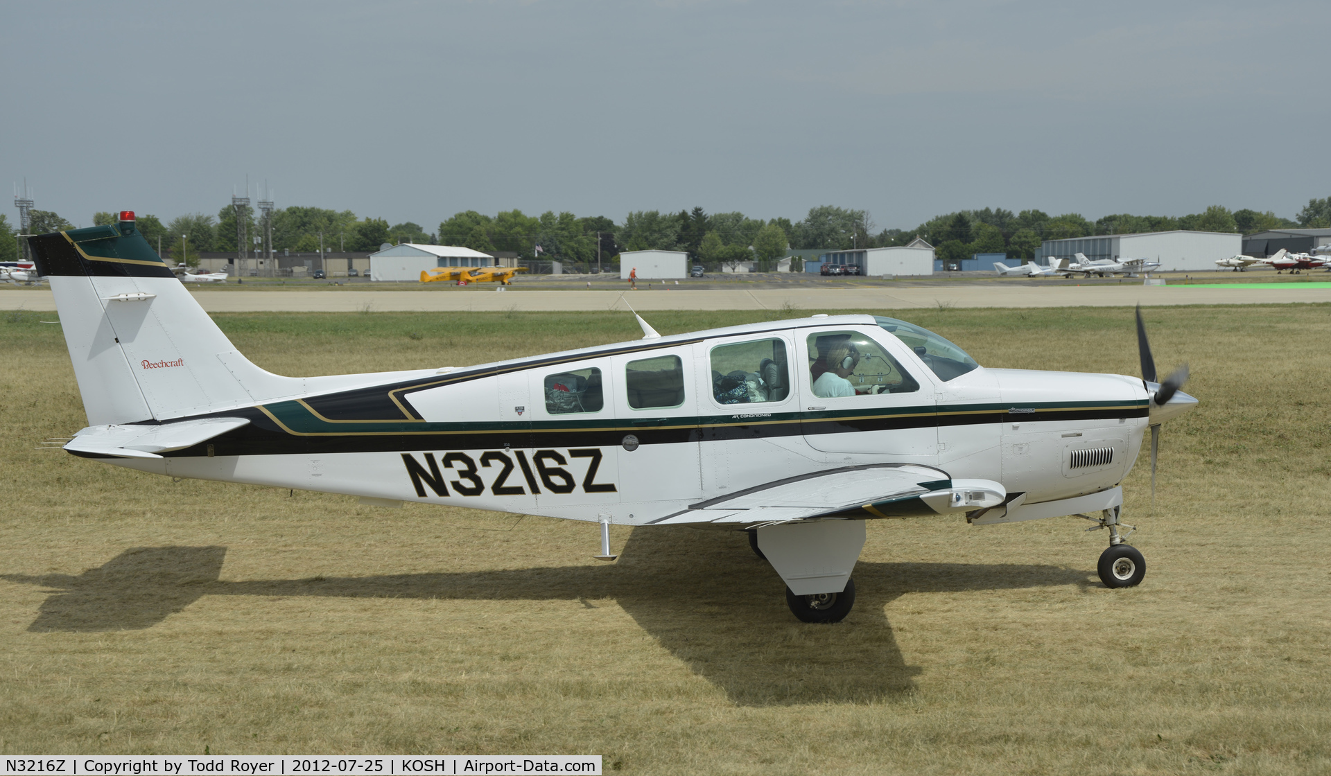N3216Z, 1995 Beech A36 Bonanza 36 C/N E-2922, Airventure 2012