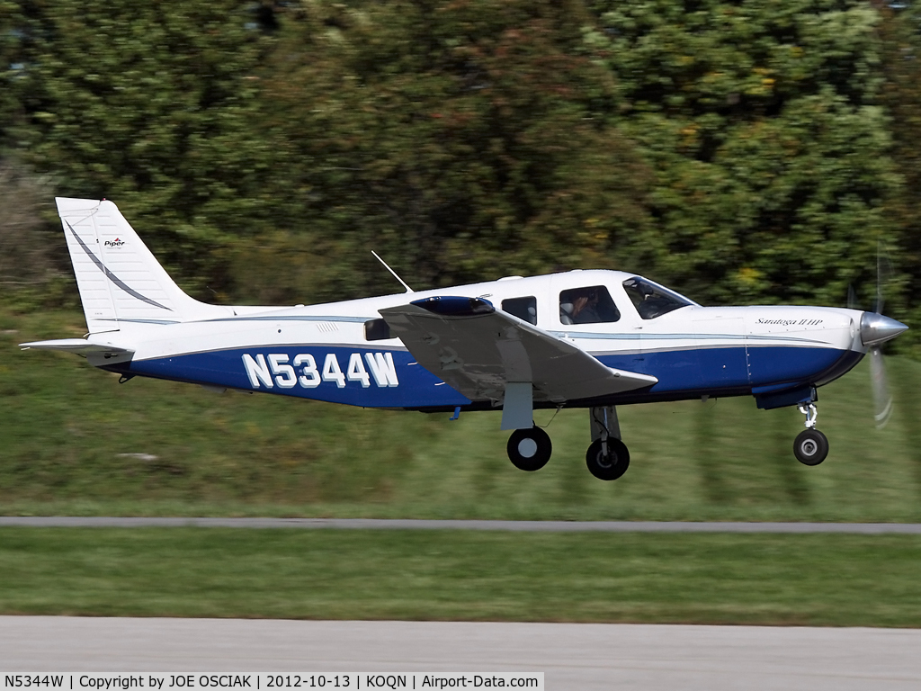 N5344W, Piper PA-32R-301 C/N 3246201, Taking off from Brandywine