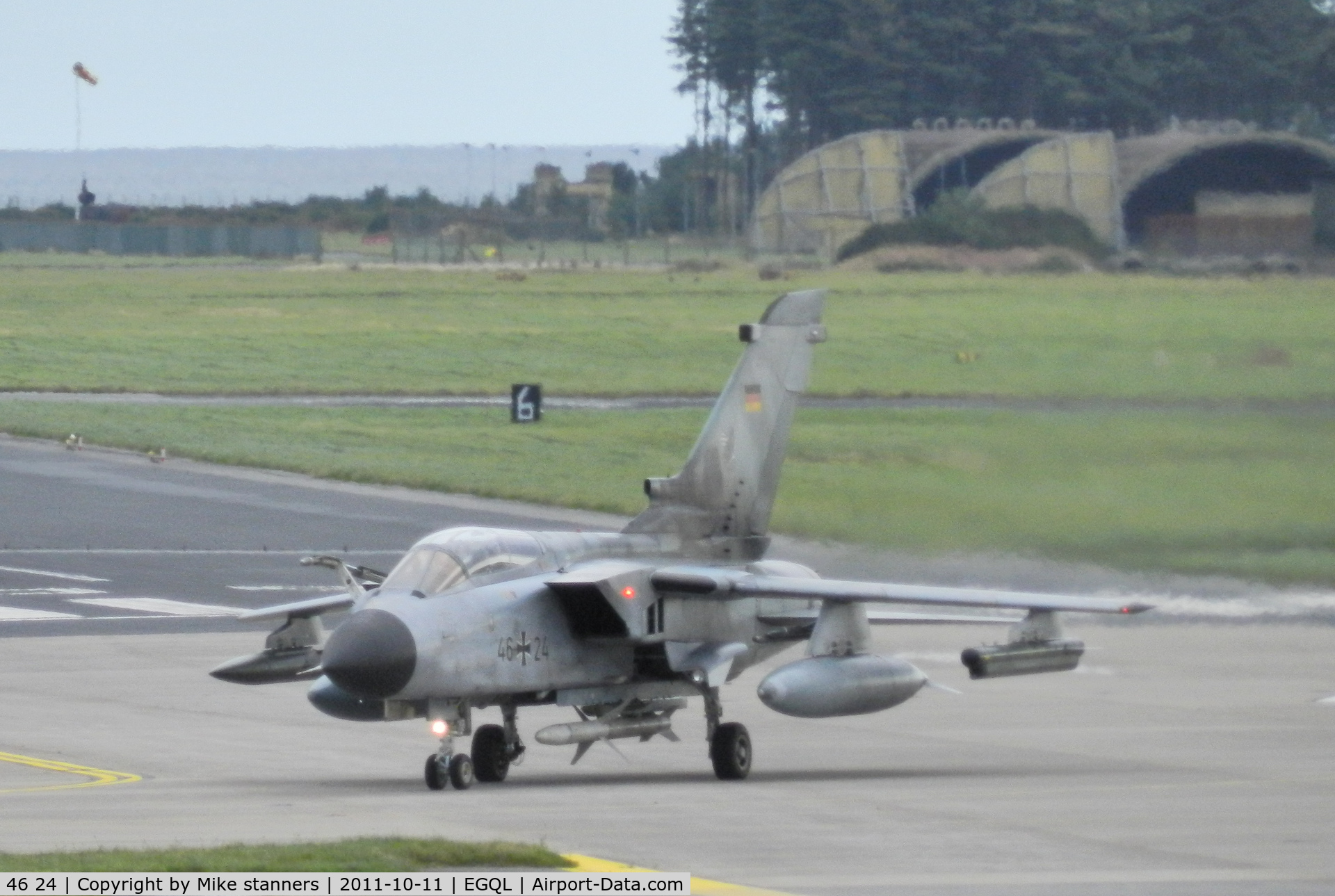 46 24, 1989 Panavia Tornado ECR C/N 818/GS257/4324, JBG32 Tornado 46+24 Returns back to Leuchars after a sortie