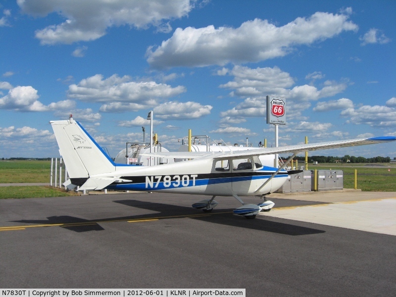 N7830T, 1960 Cessna 172A C/N 47430, At the pumps at Lone Rock, Wisconsin.