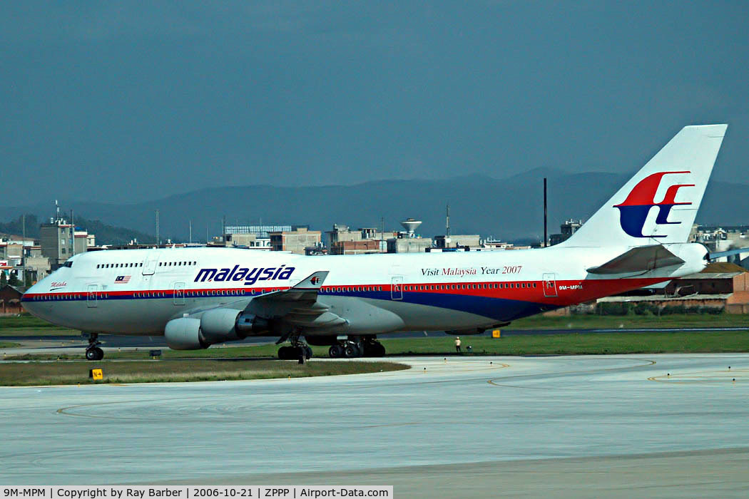 9M-MPM, 1998 Boeing 747-4H6 C/N 28435, Boeing 747-4H6 [28435] (Malaysia Airlines) Kunming-Wujiaba~B 21/10/2006. Also wearing 