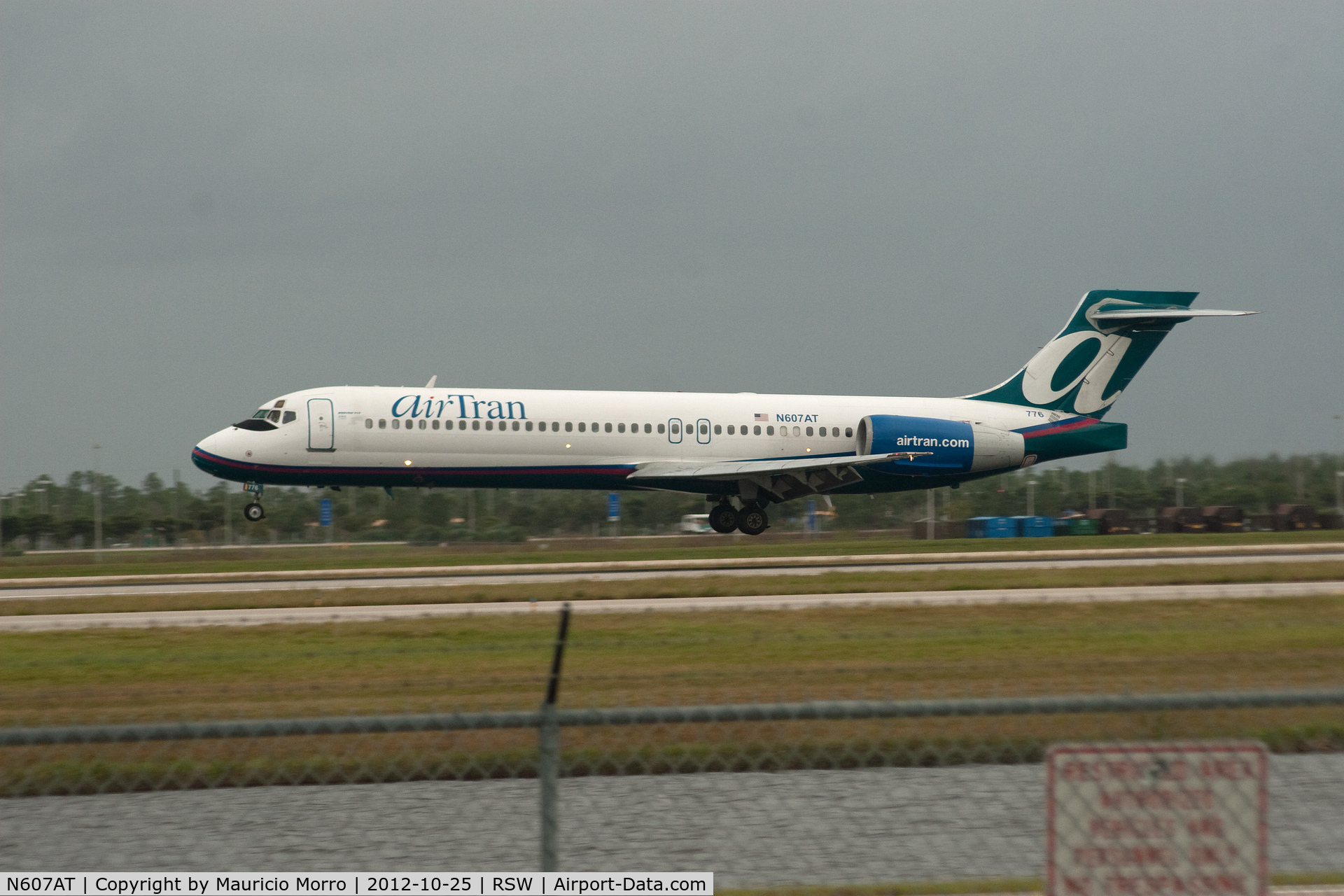 N607AT, 2000 Boeing 717-200 C/N 55074, Taking Off RWY 6