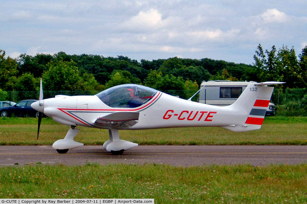 G-CUTE, 2000 Dyn'Aero MCR-01 C/N PFA 301-13511, Dyn'Aero MCR-01 Banbi [PFA 301-13511] Kemble~G 11/07/2004