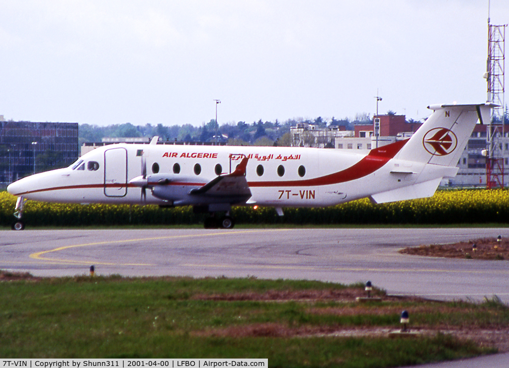 7T-VIN, 1999 Raytheon Aircraft Company 1900D C/N UE-365, Taxiing holding point rwy 32L for departure