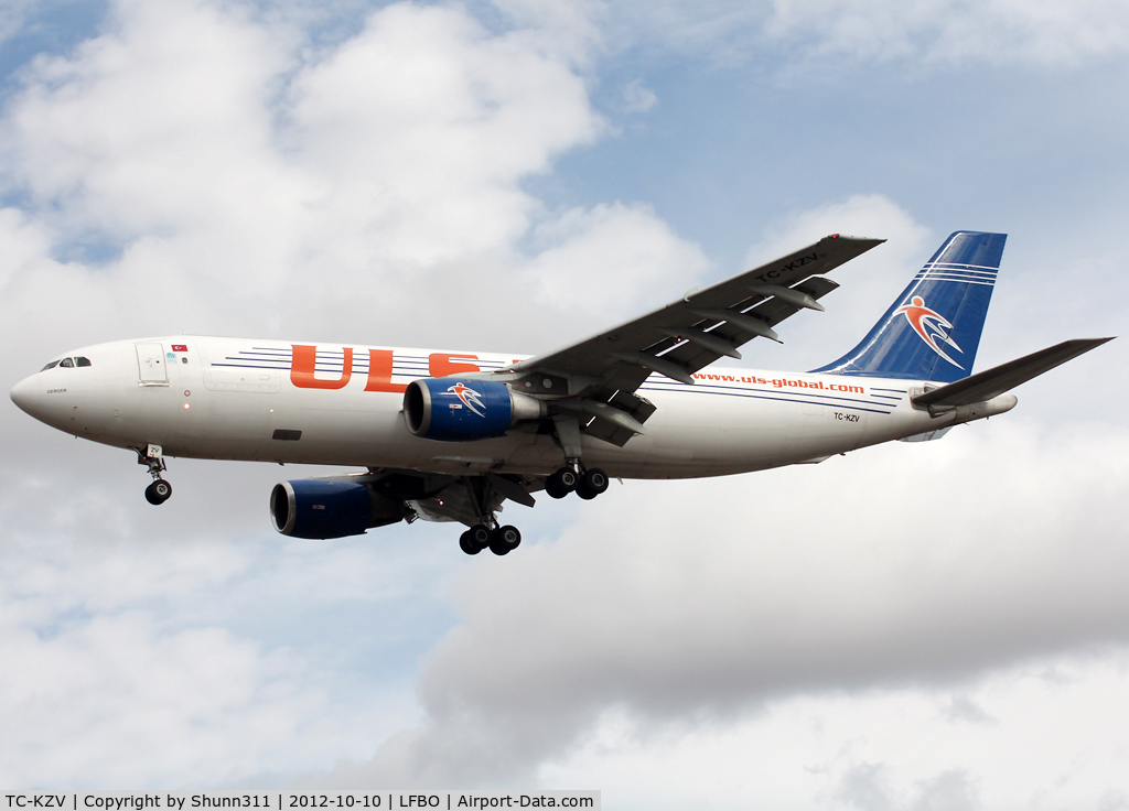 TC-KZV, 1977 Airbus A300B4-2C C/N 041, Landing rwy 32L