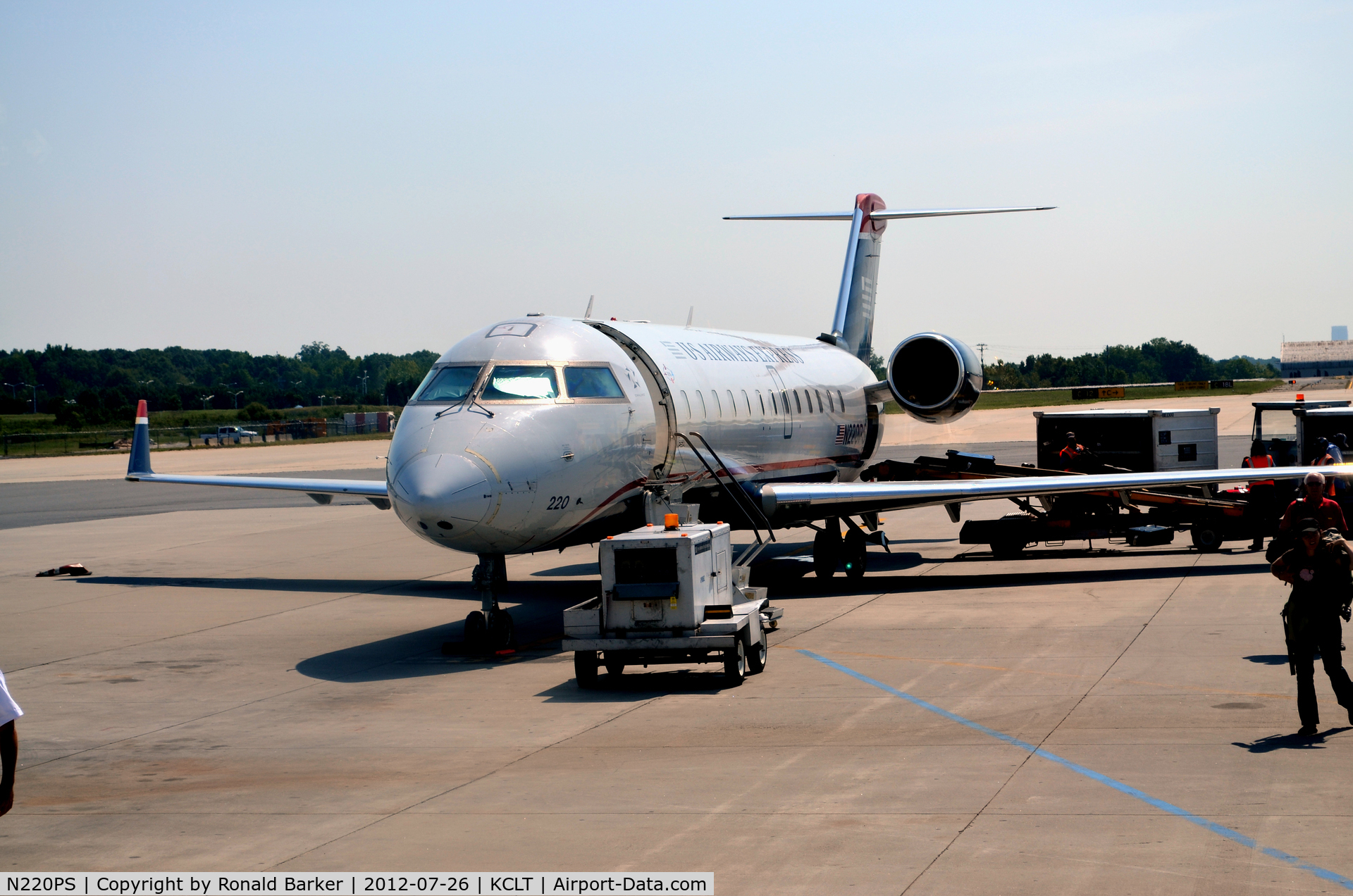 N220PS, Bombardier CRJ-200ER (CL-600-2B19) C/N 7887, CLT
