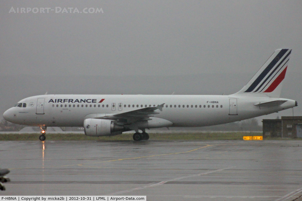 F-HBNA, 2010 Airbus A320-214 C/N 4335, Taxiing