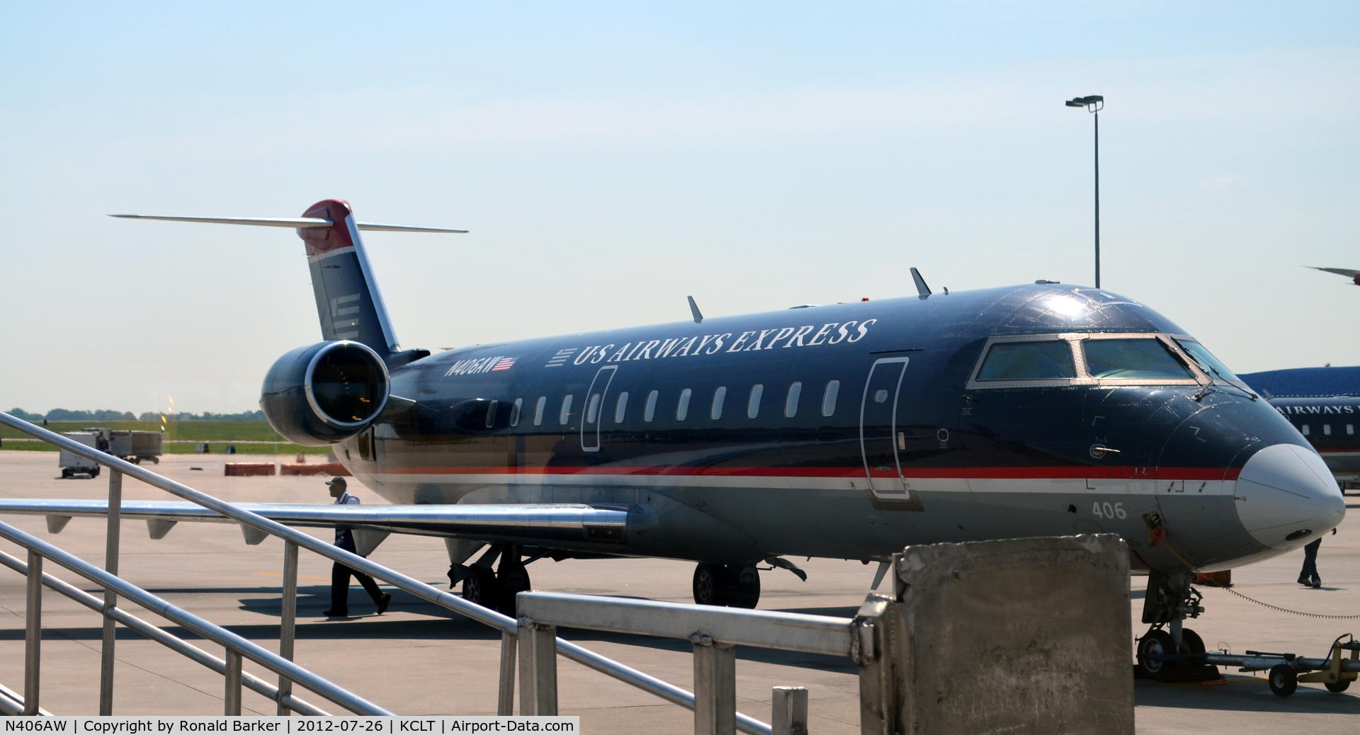 N406AW, 2000 Bombardier CRJ-200LR (CL-600-2B19) C/N 7402, CLT