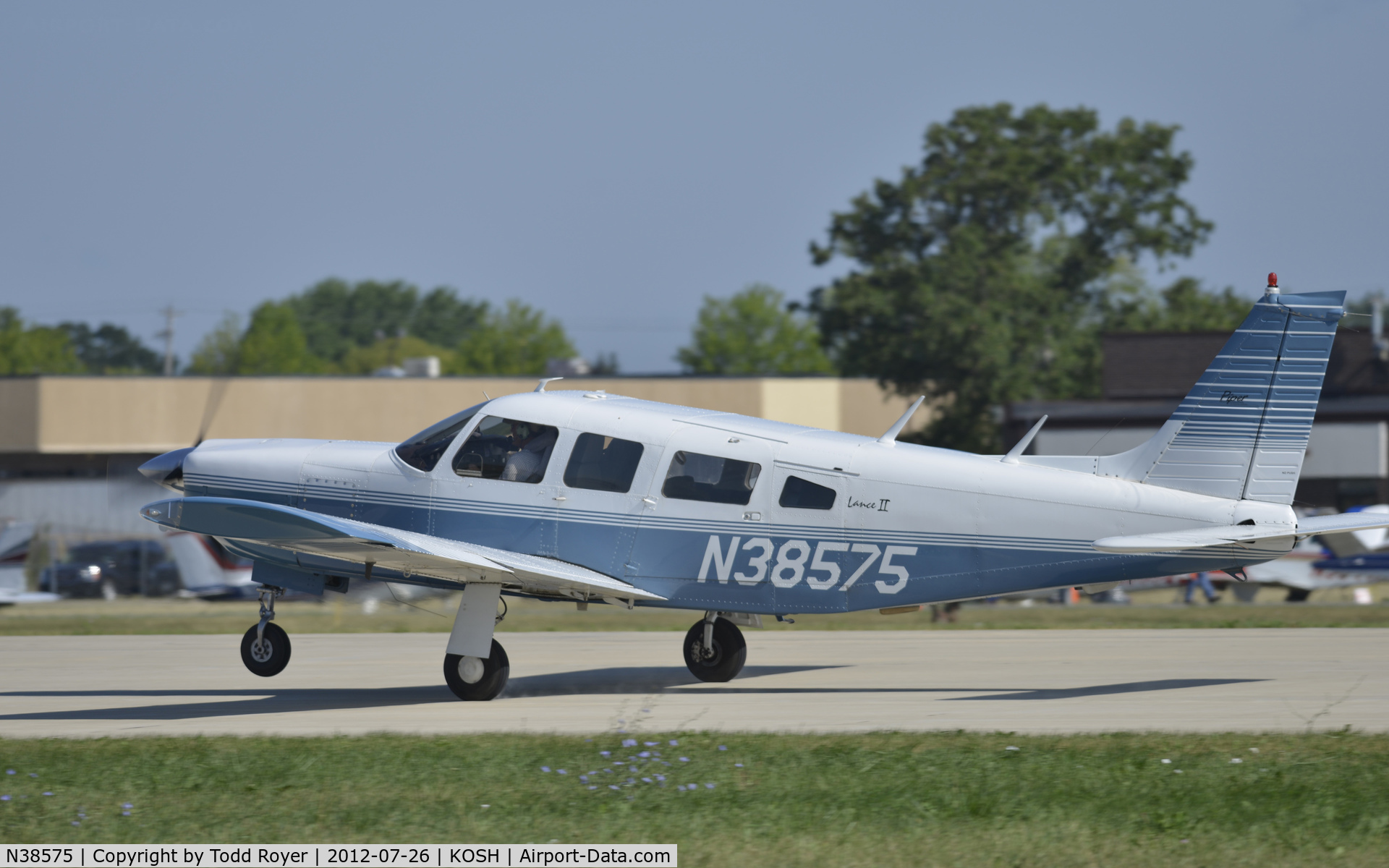 N38575, 1977 Piper PA-32R-300 Cherokee Lance C/N 32R-7780444, Airventure 2012