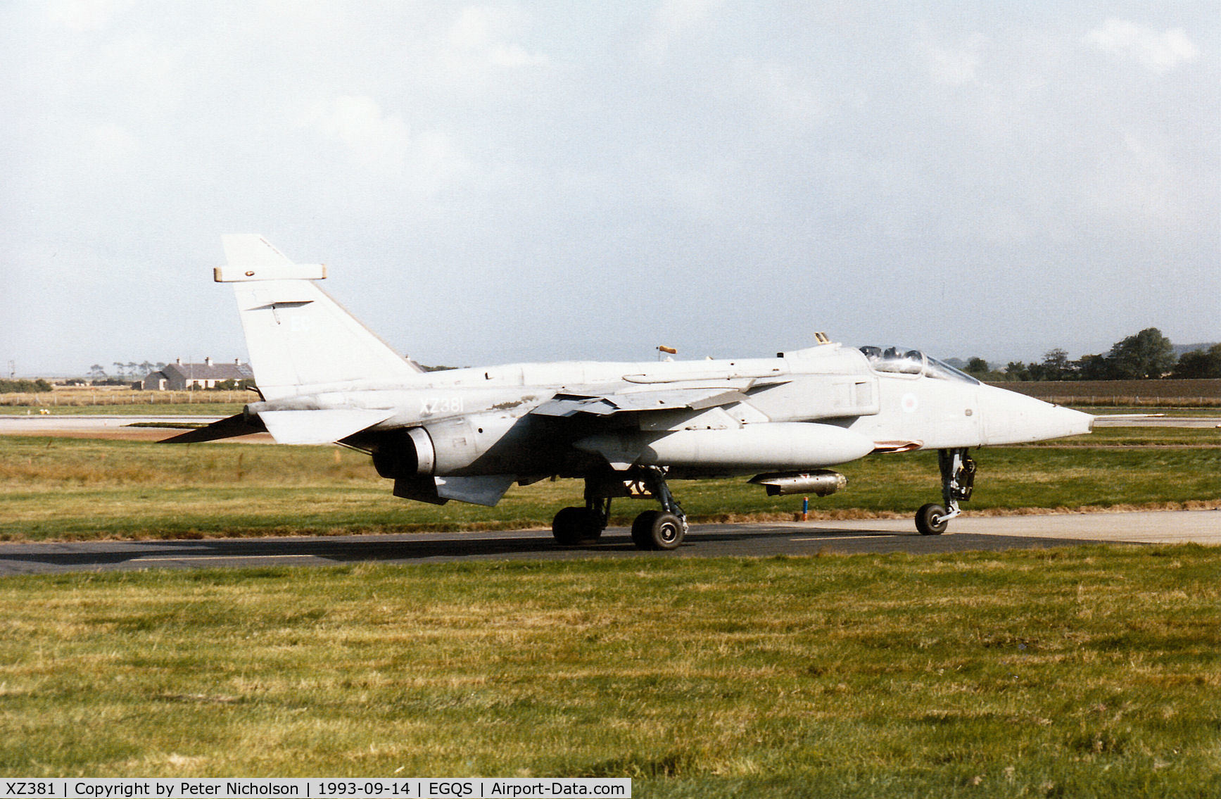 XZ381, 1977 Sepecat Jaguar GR.1A C/N S.146, Jaguar GR.1A of 6 Squadron at RAF Coltishall taxying to Runway 05 at RAF Lossiemouth in September 1993.