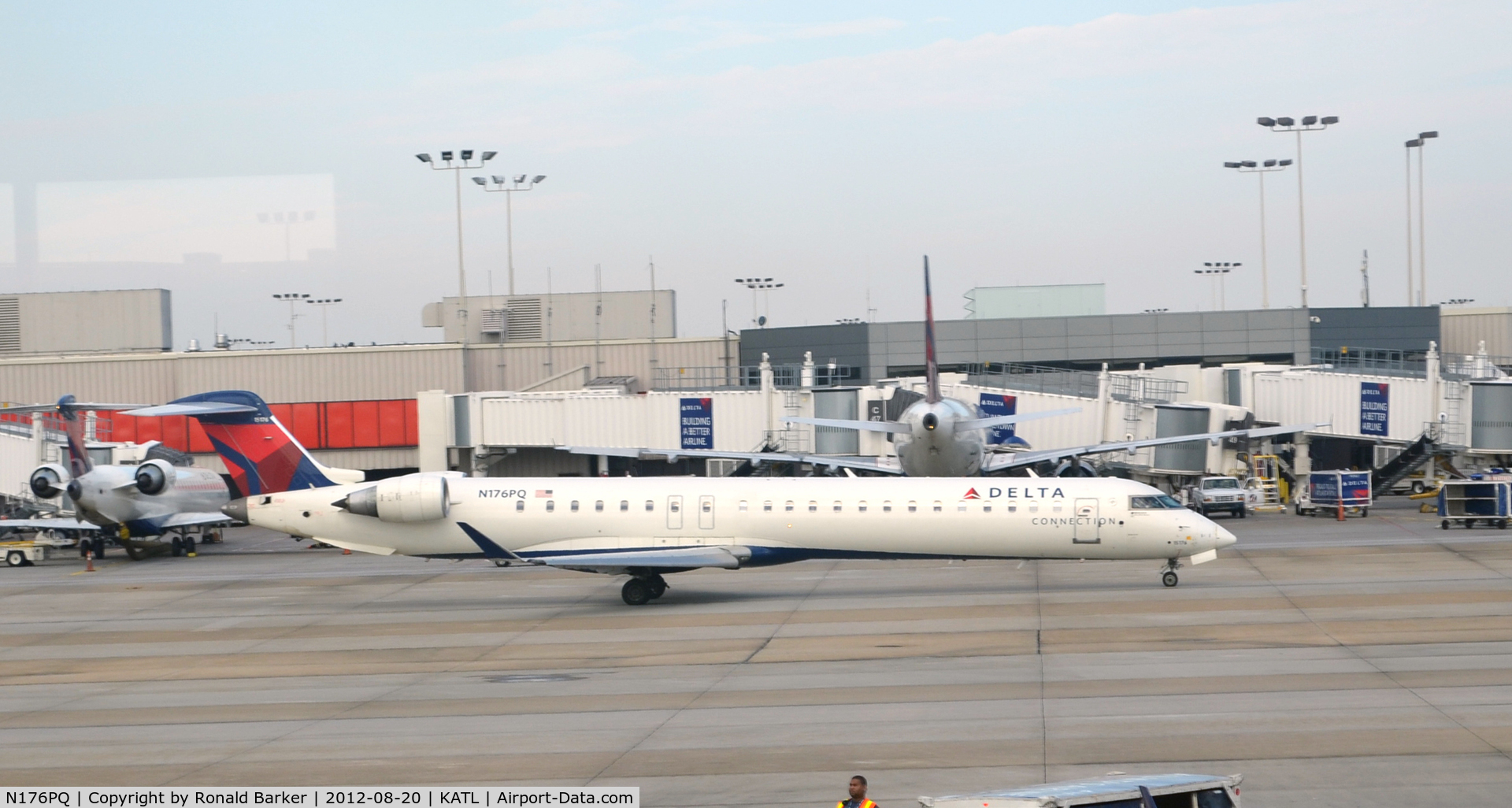 N176PQ, 2008 Bombardier CRJ-900ER (CL-600-2D24) C/N 15176, Taxi ATL