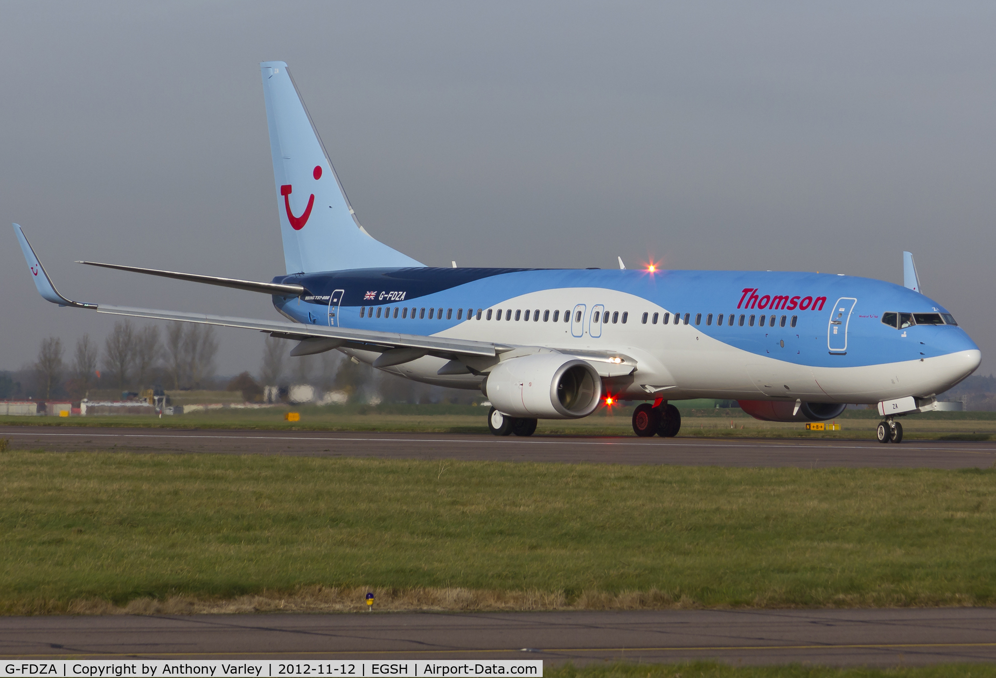 G-FDZA, 2007 Boeing 737-8K5 C/N 35134, Departing after spray into Thomson's Dreamliner livery.