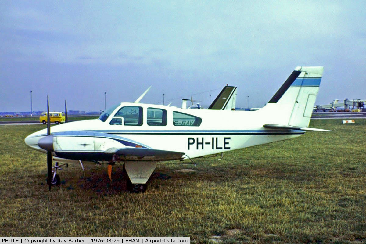 PH-ILE, 1962 Beech 95-A55 Baron C/N TC-220, Beech 95-A55 Baron [TC-220] Schiphol~PH 29/08/1976. Image taken from a slide.