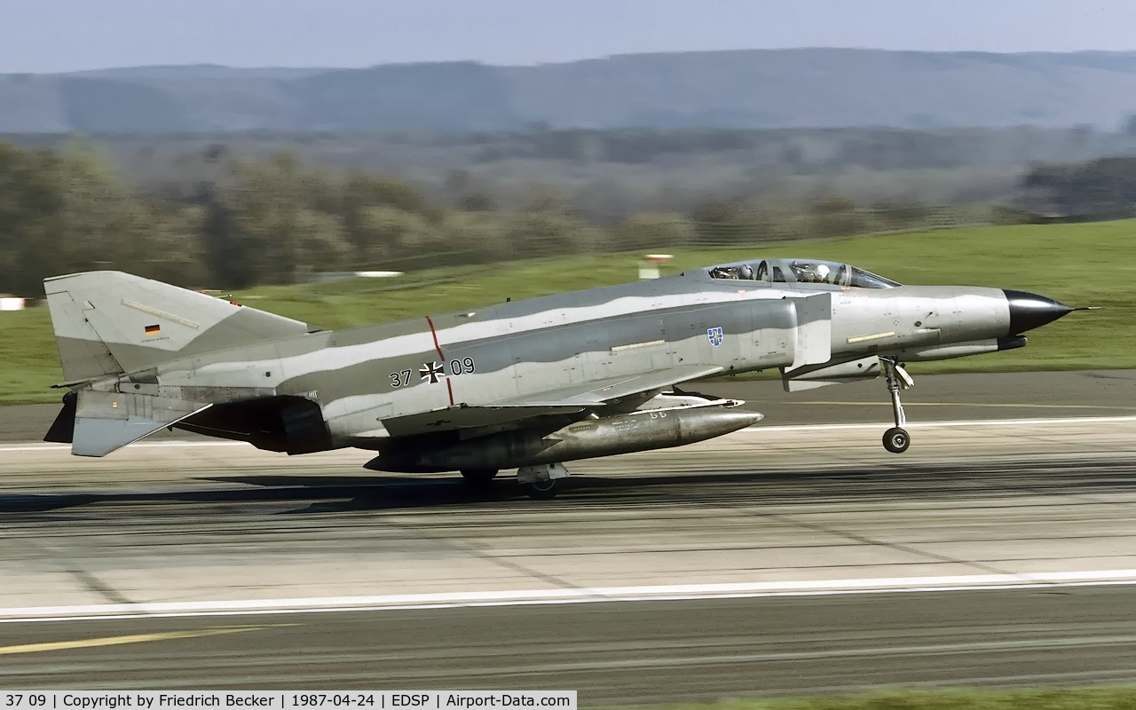 37 09, 1972 McDonnell Douglas F-4F Phantom II C/N 4367, decelerating after touchdown at Fliegerhorst Pferdsfeld