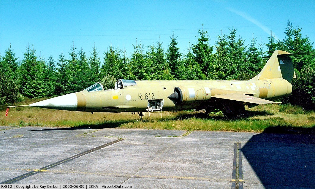 R-812, Canadair CF-104 Starfighter C/N 683A-1112, Lockheed CF-104 Starfighter [683A-1112] Karup~OY 09/06/2000. Seen here in open store and withdrawn from use.