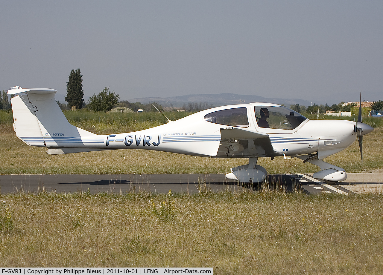 F-GVRJ, 2004 Diamond DA-40D Diamond Star C/N D4.103, Leaving runway for apron after a flight.