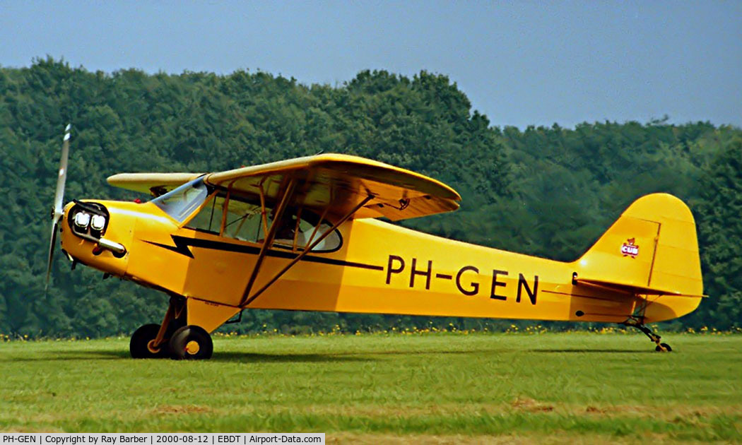 PH-GEN, 1944 Piper L-4J Grasshopper (J3C-65D) C/N 12893, Piper J-3C-90 Cub [12893] Schaffen-Diest~OO 12/08/2000
