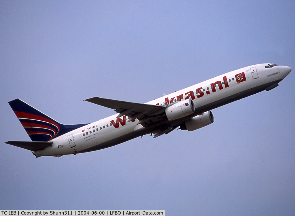 TC-IEB, 2002 Boeing 737-8CX C/N 32363, Taking off from rwy 32L