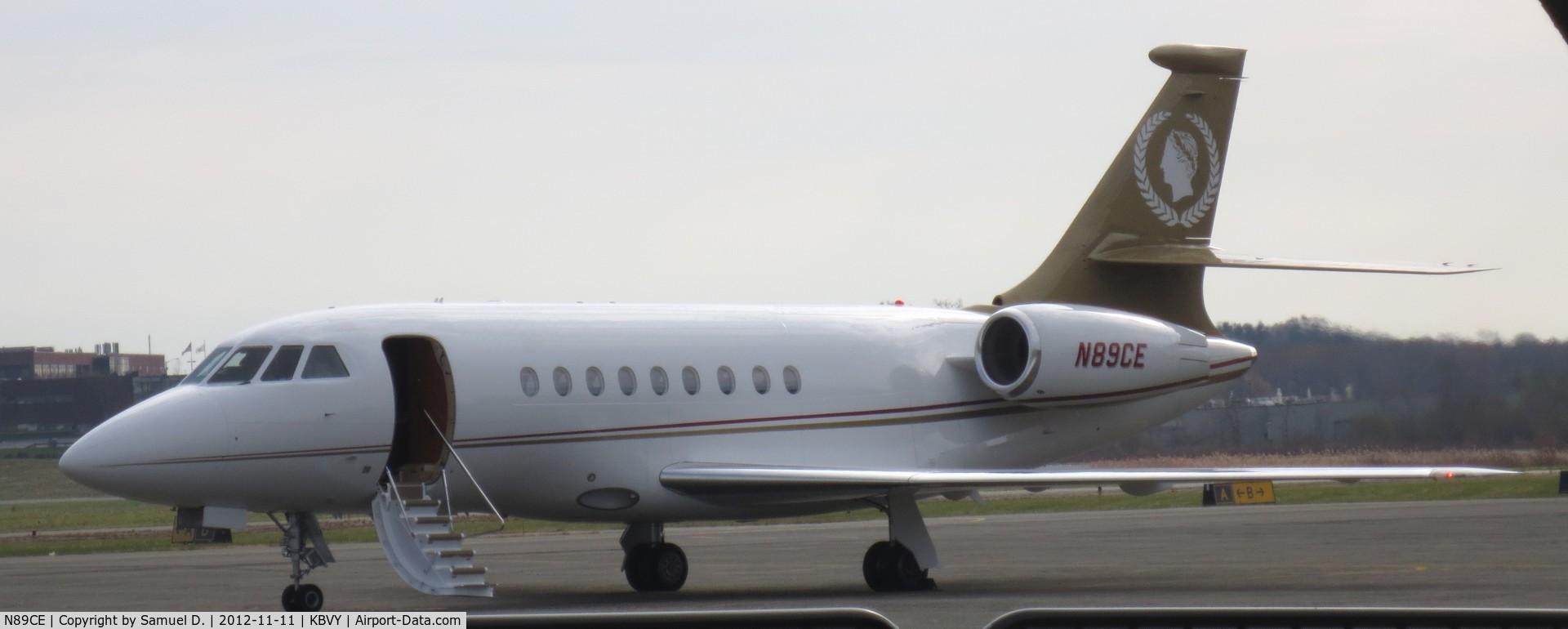 N89CE, 2006 Dassault Falcon 2000EX C/N 81, Parked on the West side of Beverly Airport.
