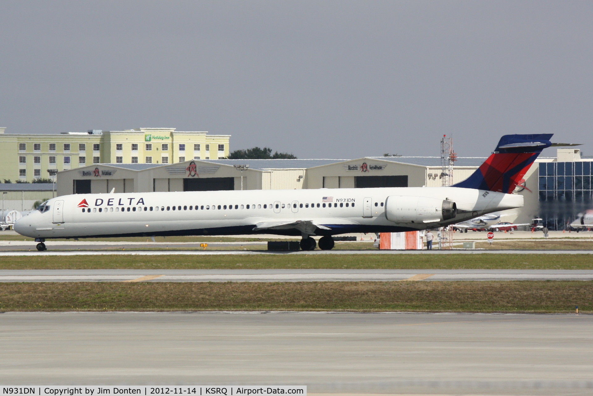 N931DN, 1997 McDonnell Douglas MD-90-30 C/N 53544, Delta 2298 (N931DN) departs Sarasota-Bradenton International Airport enroute to Hartsfield-Jackson Atlanta International Airport
