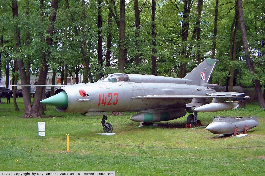 1423, Mikoyan-Gurevich MiG-21R C/N 94R011423, Mikoyan Mig-21R Fishbed H [94R011423] Drzonow-Lubuskie~SP 16/05/2004