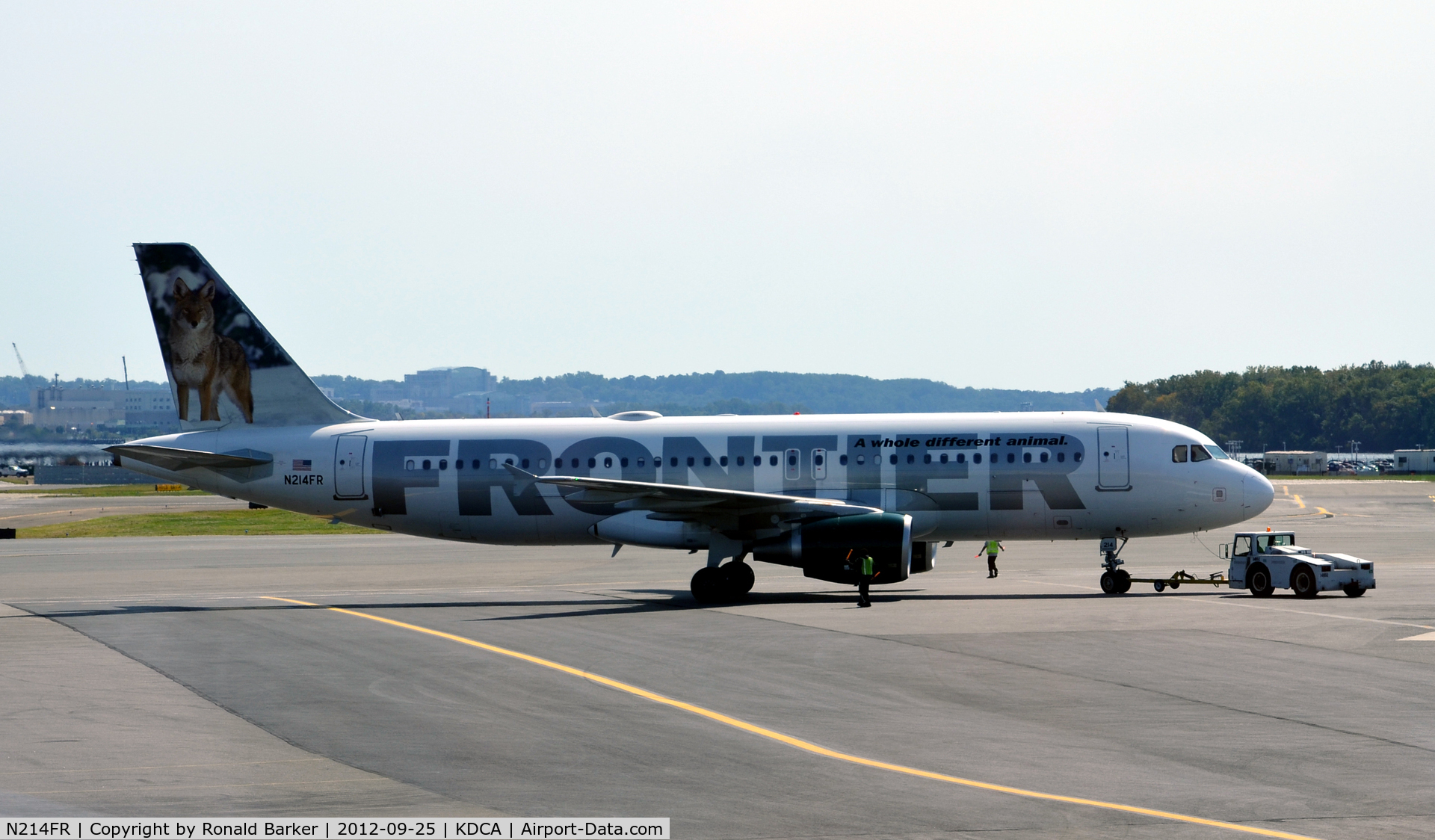 N214FR, Airbus A320-214 C/N 4727, Taxi DCA