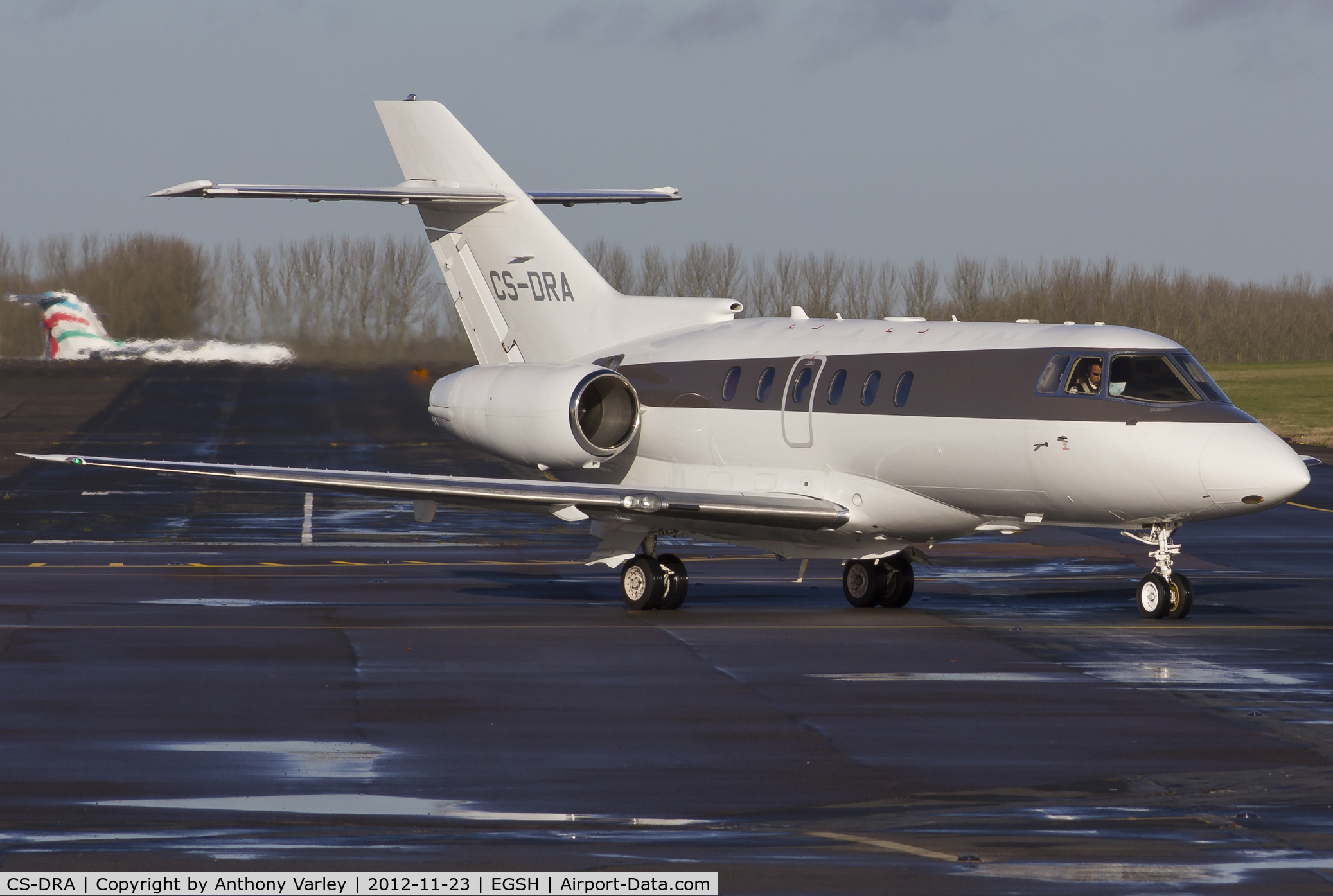 CS-DRA, 2004 Raytheon Hawker 800XP C/N 258686, Taxiing away from the Saxon apron.