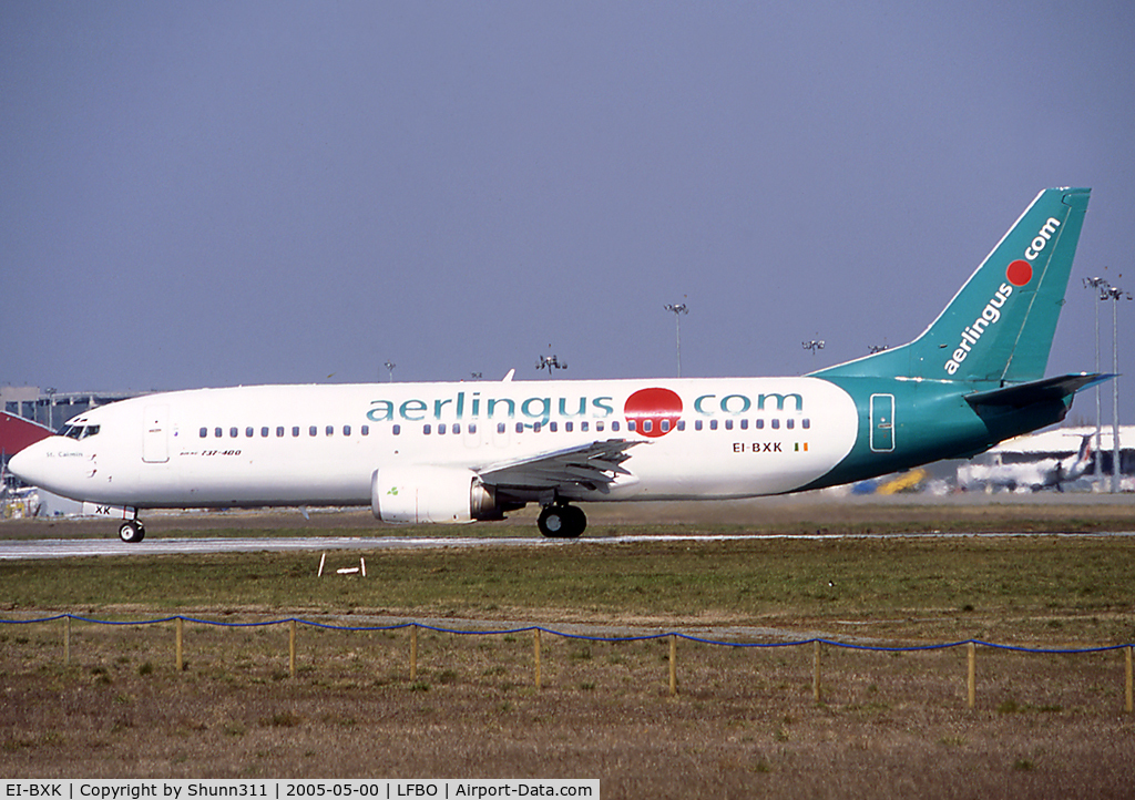 EI-BXK, 1992 Boeing 737-448 C/N 25736, Lining up rwy 32R for departure in special green c/s